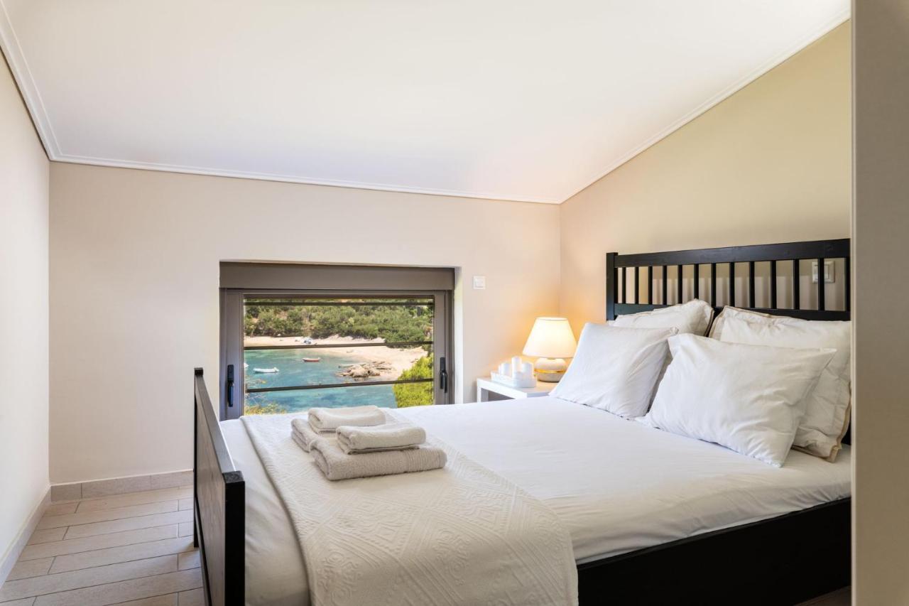 Villa Idyle - Beachfront Residence Tragana  Bagian luar foto