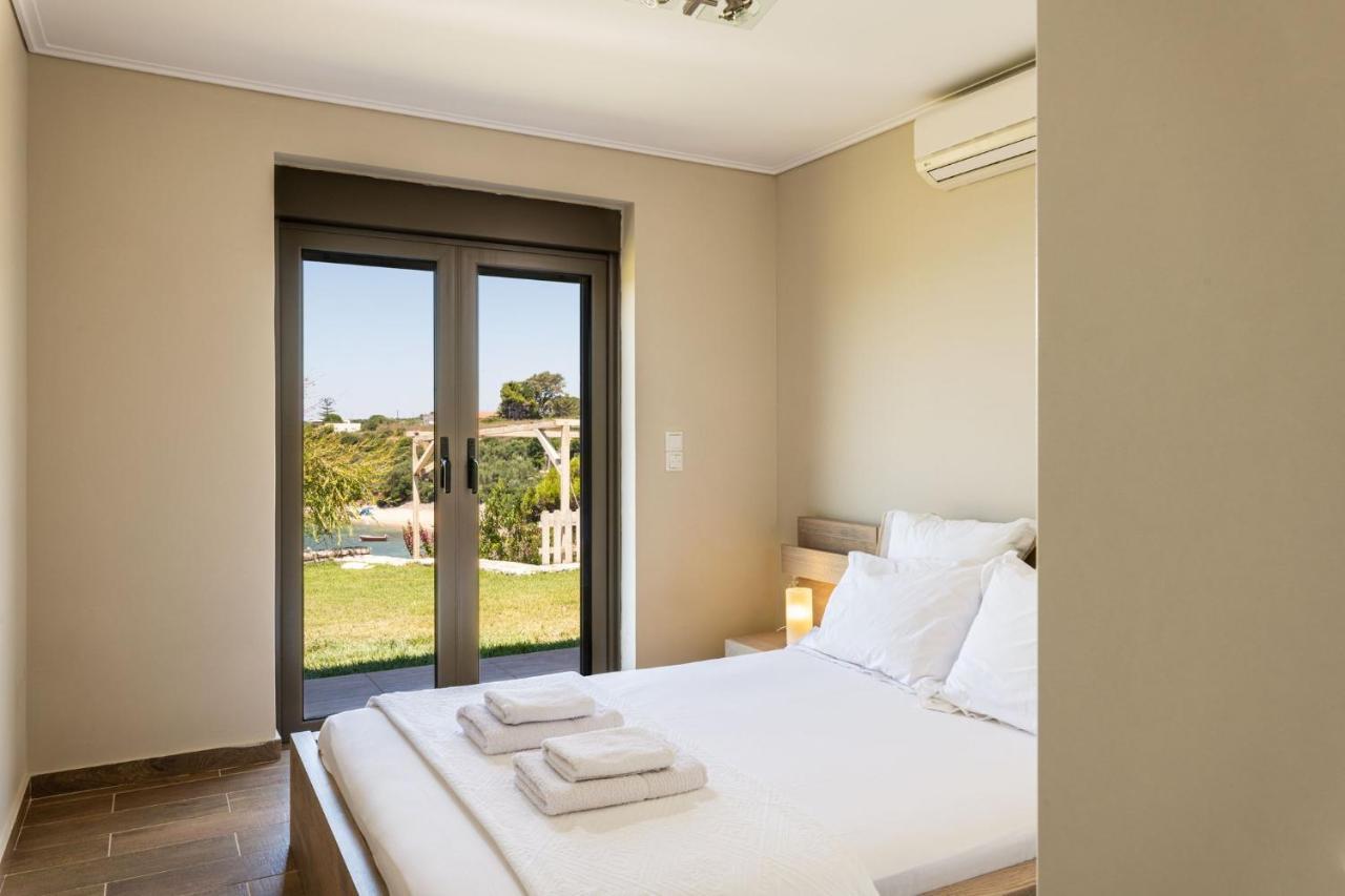 Villa Idyle - Beachfront Residence Tragana  Bagian luar foto