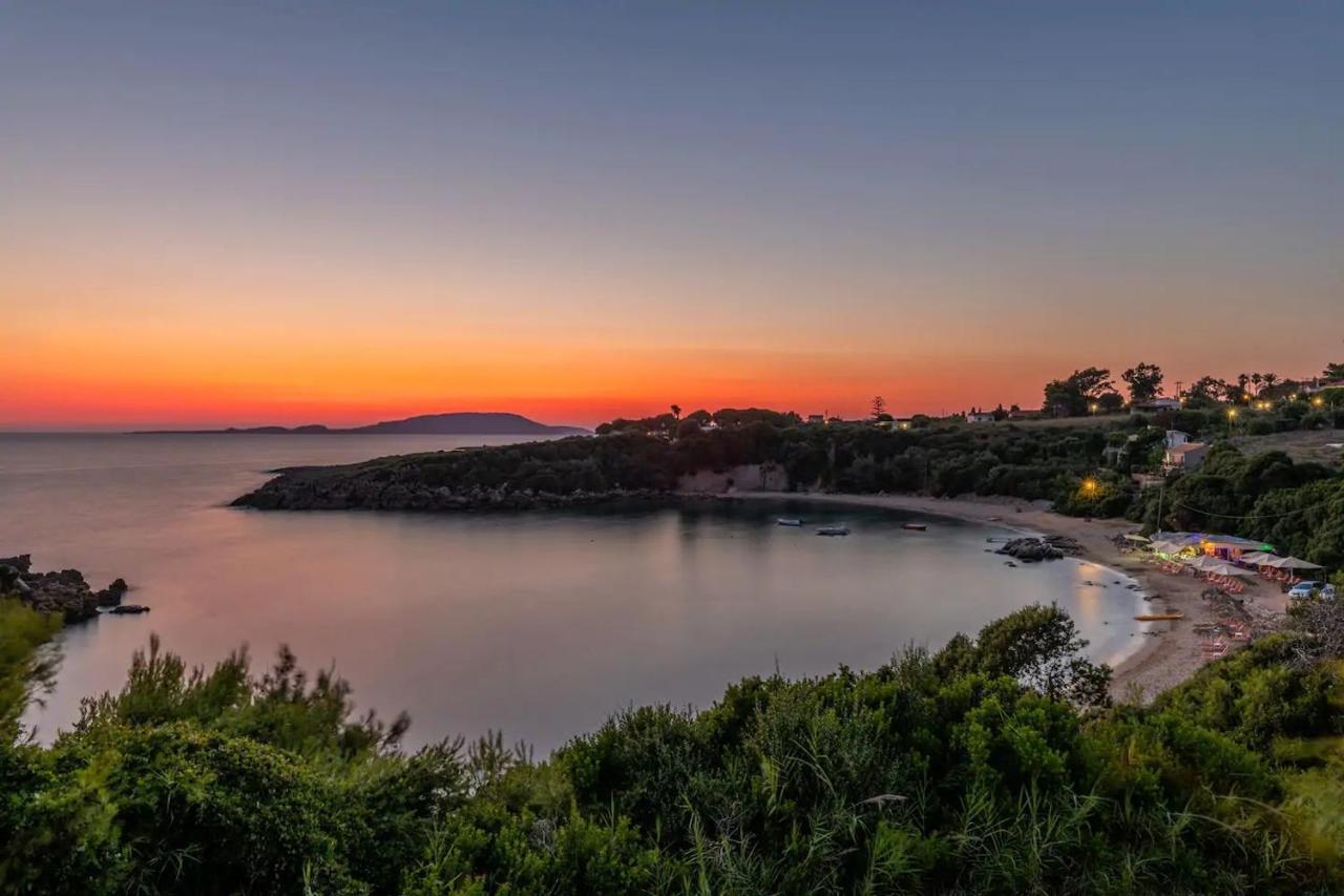 Villa Idyle - Beachfront Residence Tragana  Bagian luar foto