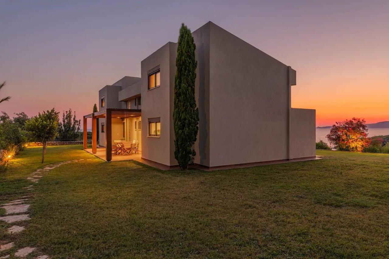 Villa Idyle - Beachfront Residence Tragana  Bagian luar foto
