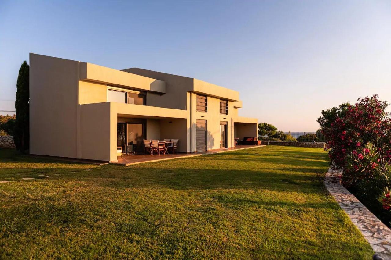 Villa Idyle - Beachfront Residence Tragana  Bagian luar foto