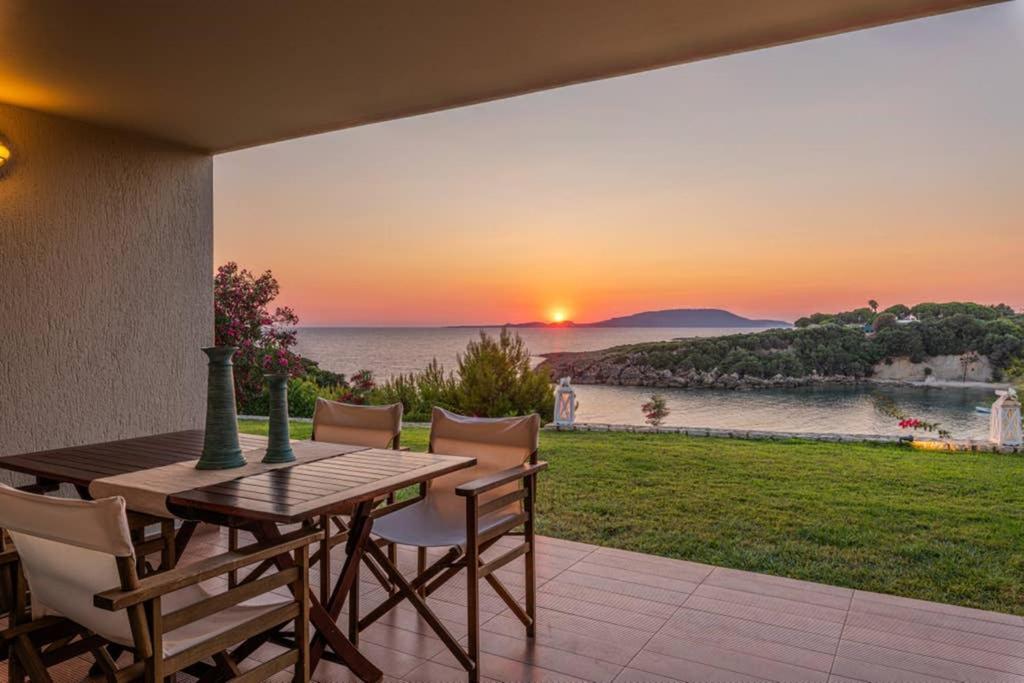 Villa Idyle - Beachfront Residence Tragana  Bagian luar foto