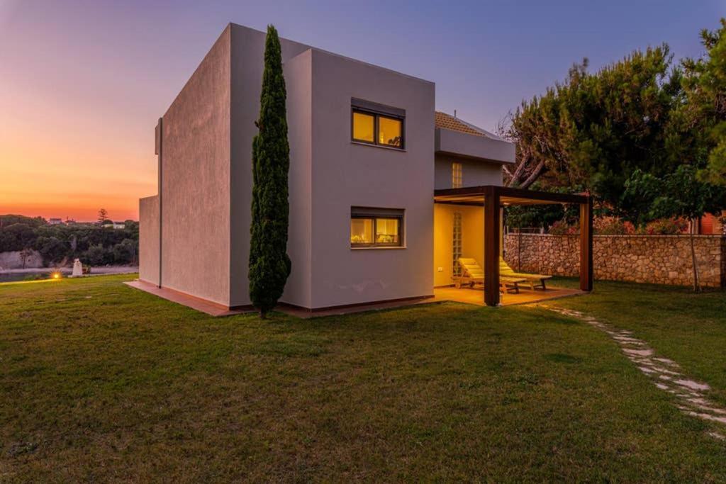 Villa Idyle - Beachfront Residence Tragana  Bagian luar foto